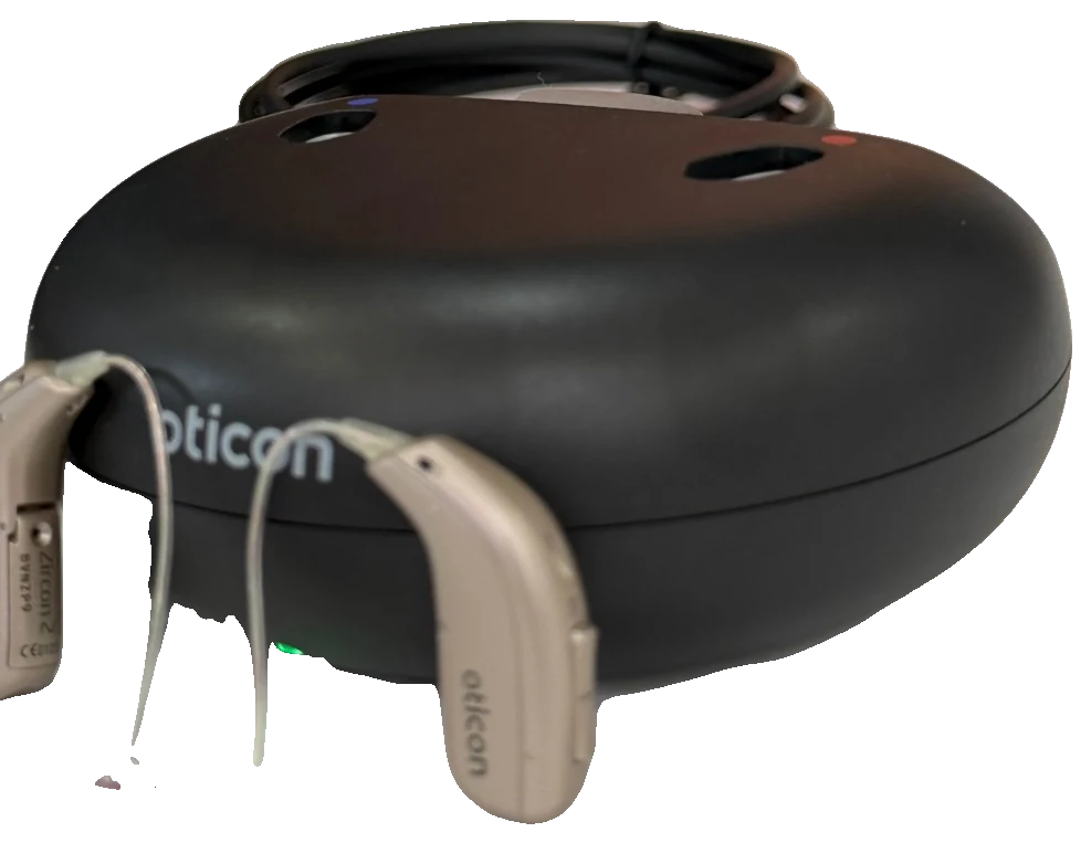Oticon şarj edilebilir işitme cihazı ve şarj kutusu